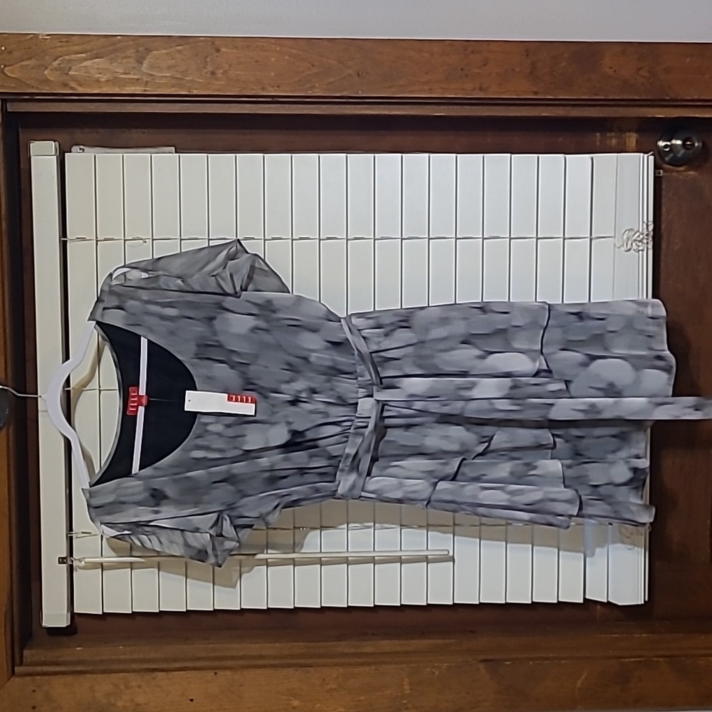 Elle Size L gray and black tiered dress.